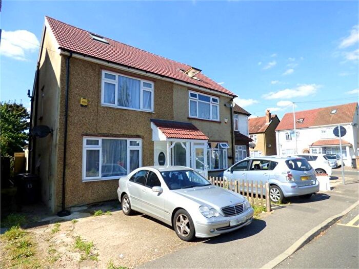 2 Bedroom Semi-Detached House To Rent In St Johns Road, Slough, Berkshire, SL2