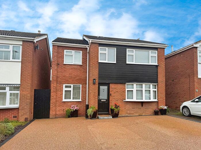 5 Bedroom Detached House For Sale In Saddlers Close, Burbage, LE10