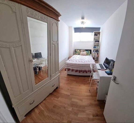 4 Bedroom Flat To Rent In New Orleans Walk, N19
