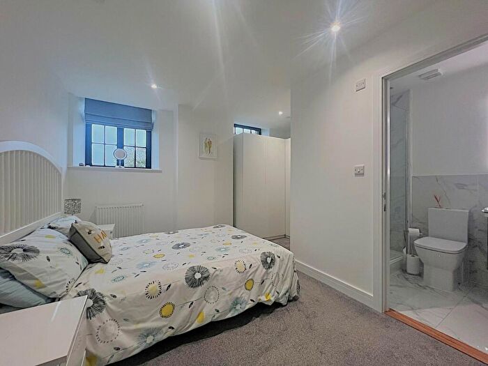 2 Bedroom Flat For Sale In Governors Walk, Portsmouth, Hampshire, PO3