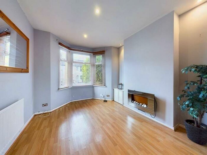 3 Bedroom Terraced House To Rent In Pantbach Road, Birchgrove, Cardiff