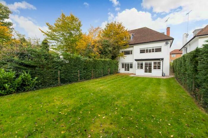 5 Bedroom Semi-Detached House To Rent In Vivian Way, London, N2