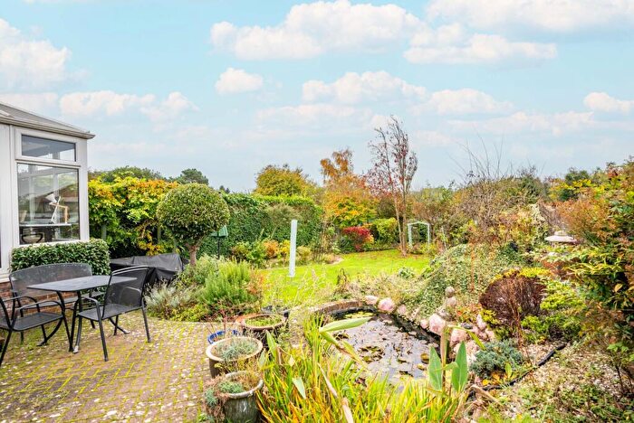 2 Bedroom Bungalow For Sale In Marshalls Way, Wheathampstead, St. Albans, Hertfordshire, AL4