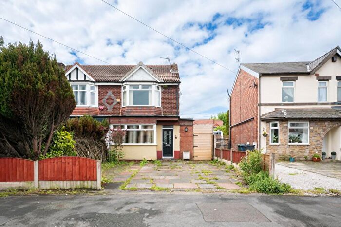 3 Bedroom Semi-Detached House For Sale In New Cut Lane, Southport, PR8