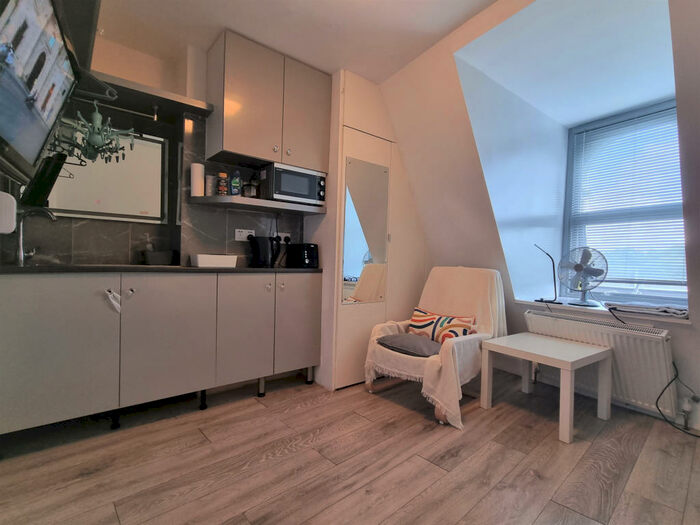 Studio To Rent In Peckham Rye, London, SE15