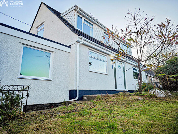 4 Bedroom Detached House For Sale In Bron Y Felin, Llangefni, LL77