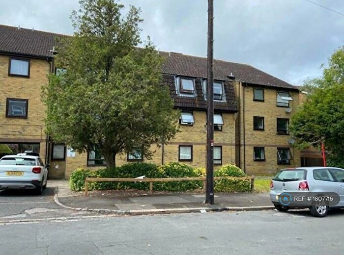 2 Bedroom Flat To Rent In Pheonix Court, Croydon, SE25