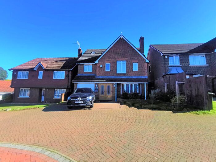 5 Bedroom Detached House To Rent In Five Fields Close, Watford, WD19