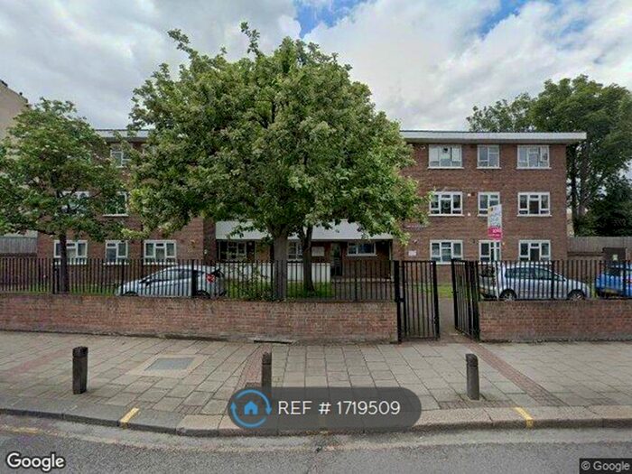 2 Bedroom Flat To Rent In Sheringham Court, London, SW17