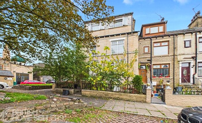 7 Bedroom End Of Terrace House For Sale In Waverley Road, Bradford, West Yorkshire, BD7
