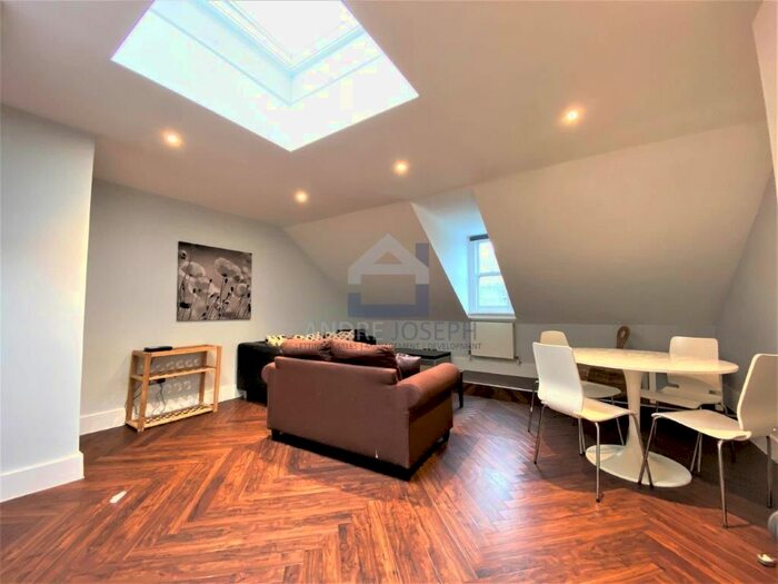 2 Bedroom Flat To Rent In Chestnut Grove, Balham, London, SW12