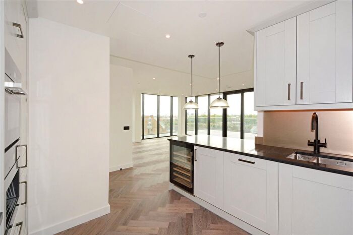 4 Bedroom Flat To Rent In Merino Gardens, Wapping, E1W