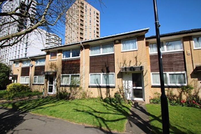 3 Bedroom Property To Rent In Garrick Crescent, Croydon, CR0