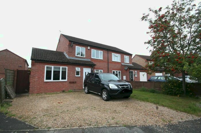3 Bedroom Semi-Detached House To Rent In Campion Grove, Stamford, PE9