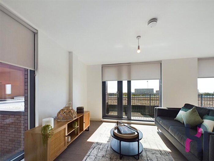 3 Bedroom Flat For Sale In The Landmark, Oldfield Road, Salford, M5