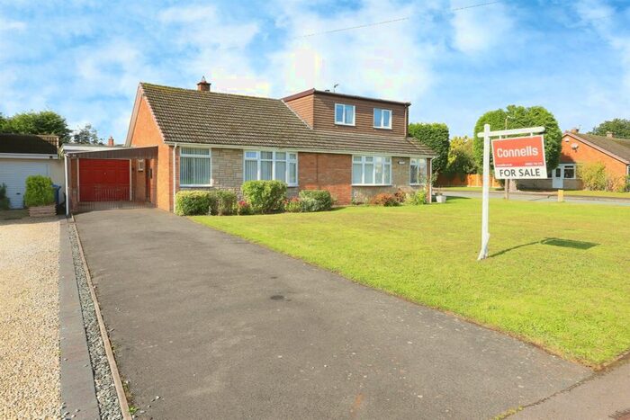 2 Bedroom Semi-Detached Bungalow For Sale In School Lane, Coven, Wolverhampton, WV9