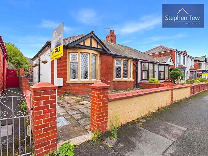 3 Bedroom Semi-Detached House For Sale In Chislehurst Avenue, Blackpool, FY4