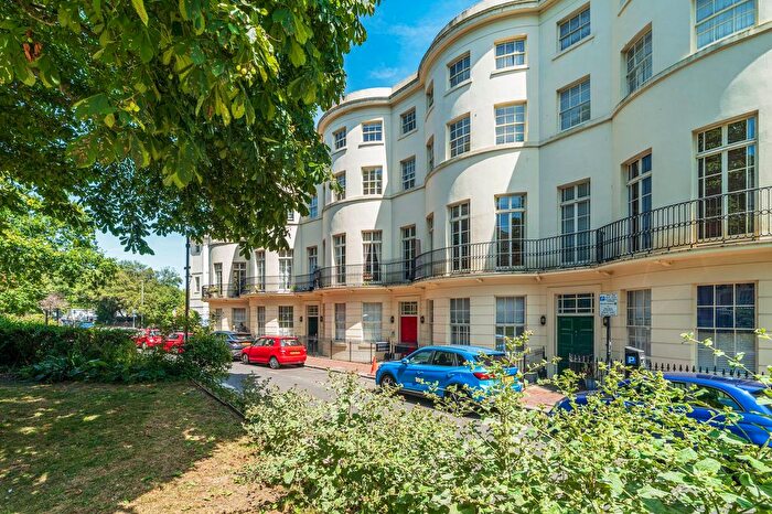 1 Bedroom Flat For Sale In Alexander Terrace, Worthing, BN11