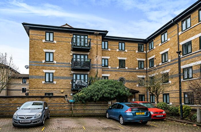1 Bedroom Flat To Rent In Birkdale Close, London, SE16