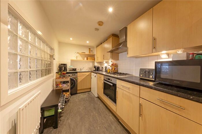 2 Bedroom Apartment For Sale In Blackhorse Lane, Croydon, CR0