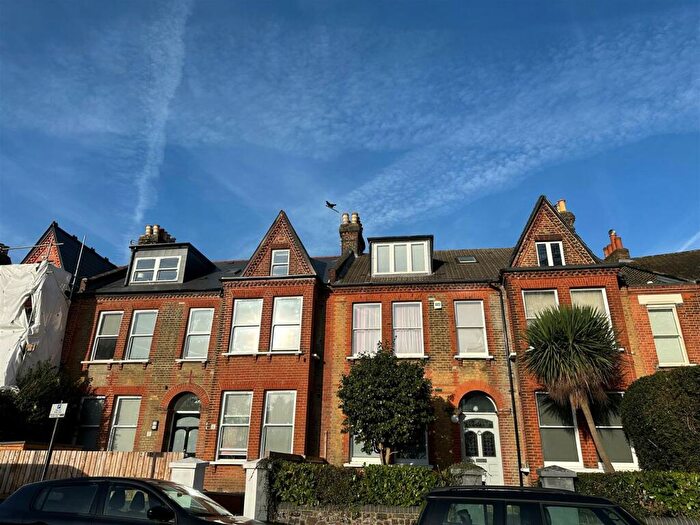 Studio To Rent In Mount View Road, Islington, N4