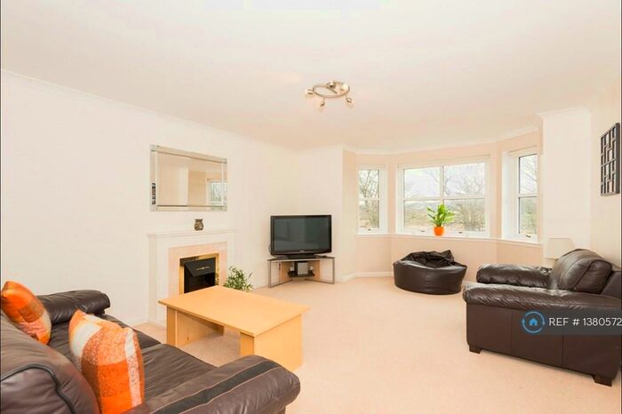 2 Bedroom Flat To Rent In Ruthrieston Court, Aberdeen, AB10