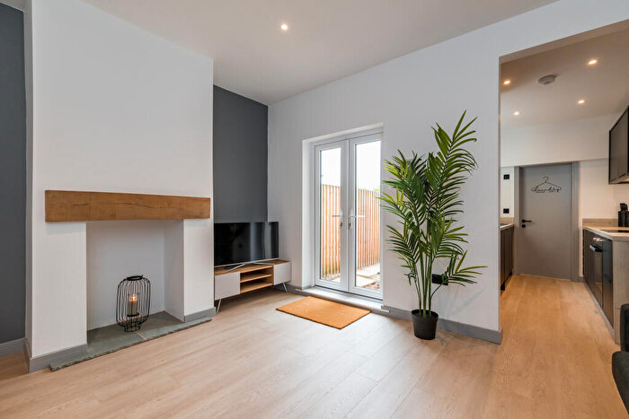 4 Bedroom Semi-Detached House To Rent In Stepping Lane, Derby, DE1