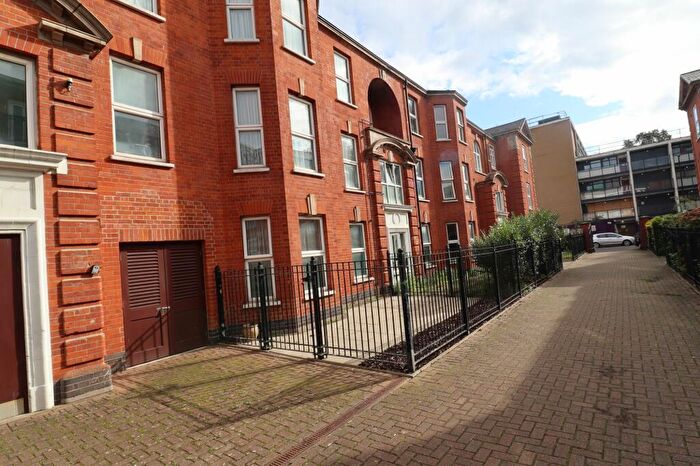 1 Bedroom Apartment To Rent In Chilton Grove, Deptford, SE8