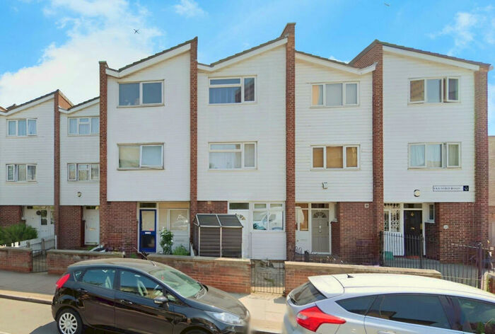 4 Bedroom Terraced House To Rent In Old Ford Road, Bow, London, E3