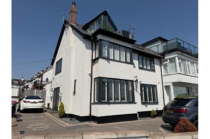 2 Bedroom Flat To Rent In The Ridgeway, Chalkwell, Westcliff-on-sea, SS0