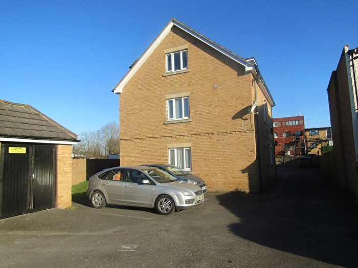 2 Bedroom Flat To Rent In Lambton Avenue, Waltham Cross, Hertfordshire, EN8