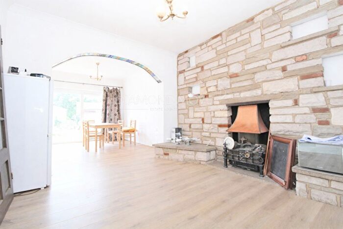 4 Bedroom Terraced House To Rent In Crosslands Avenue, Southall, UB2