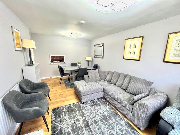 2 Bedroom Flat To Rent In Langham Gardens, London, W13