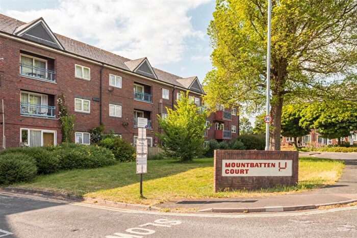 2 Bedroom Apartment For Sale In Ingram Crescent East, Hove, BN3