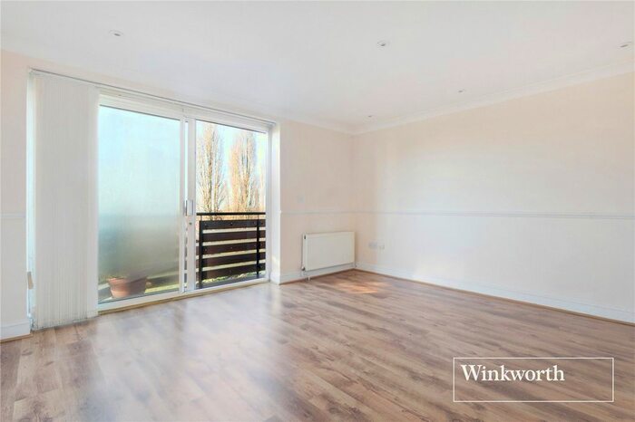 2 Bedroom Flat To Rent In Holly Park, Finchley, London, N3
