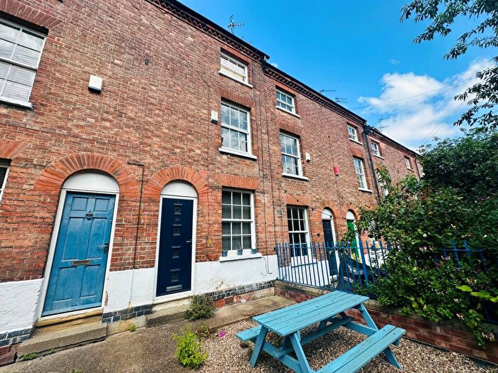 2 Bedroom House To Rent In Campbell Grove, Nottingham, NG3