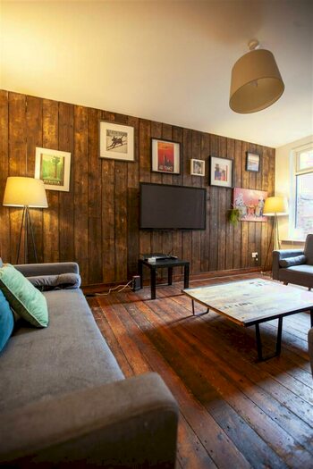 9 Bedroom Semi-Detached House To Rent In Ladybarn Lane, Ladybarn, M14