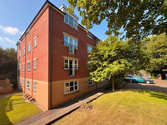 2 Bedroom Flat To Rent In Vicarage Mews, Kirkstall, Leeds, LS5