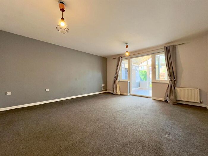 3 Bedroom End Of Terrace House For Sale In Kariba Close, Riverside, S41