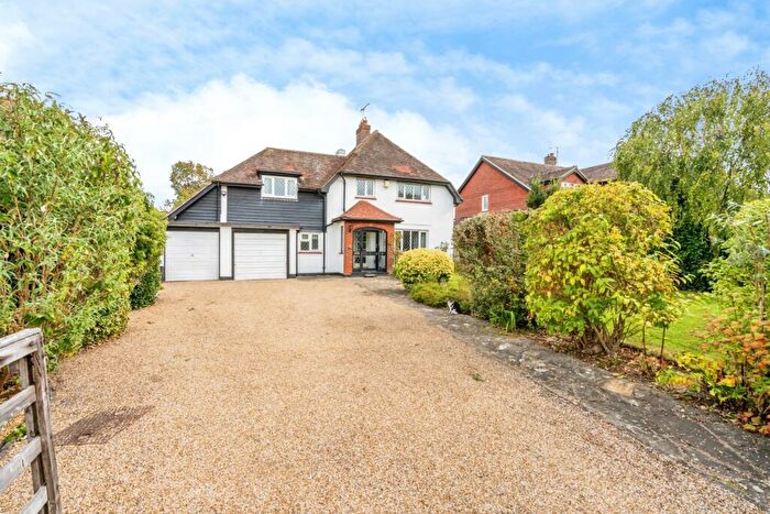 4 Bedroom Detached House For Sale In West Close, Middleton-on-Sea, Bognor Regis, West Sussex, PO22