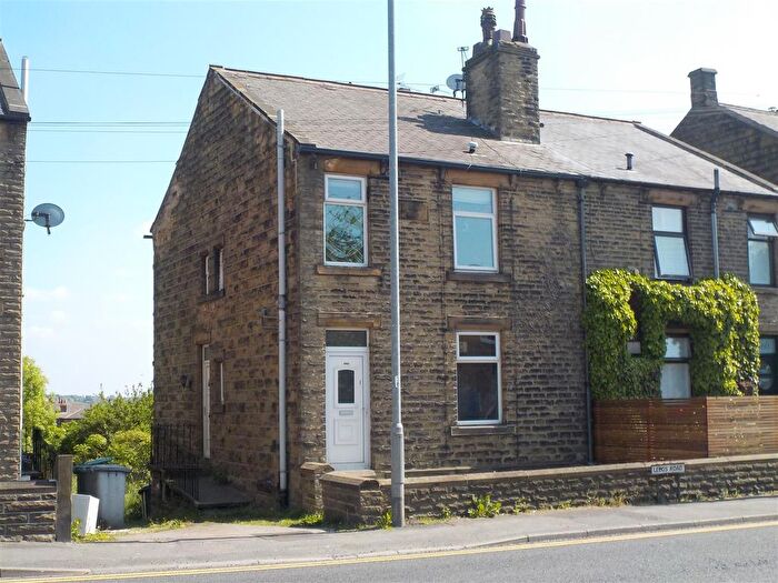 2 Bedroom End Of Terrace House To Rent In Leeds Road, Dewsbury, WF12