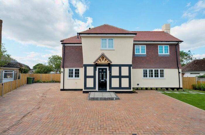4 Bedroom Detached House To Rent In Cedar Walk, Kenley, CR8