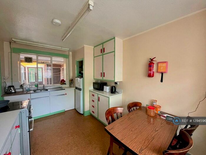 4 Bedroom Semi-Detached House To Rent In Friends Road, Norwich, NR5