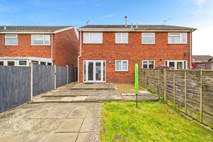 3 Bedroom Semi-Detached House For Sale In St. Andrews Road, Lingwood, Norwich, NR13