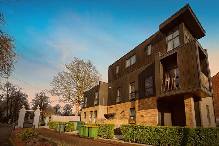 3 Bedroom Flat For Sale In Grange Road, London, E13