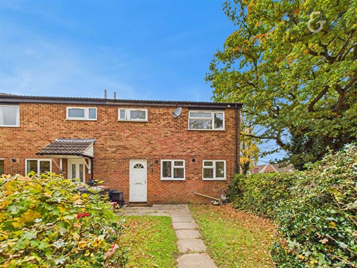 4 Bedroom End Terrace House For Sale In Balmoral Close, Stevenage, SG2