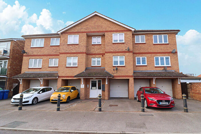 1 Bedroom Apartment For Sale In Hassenbrook Road, Stanford-le-Hope, Essex, SS17