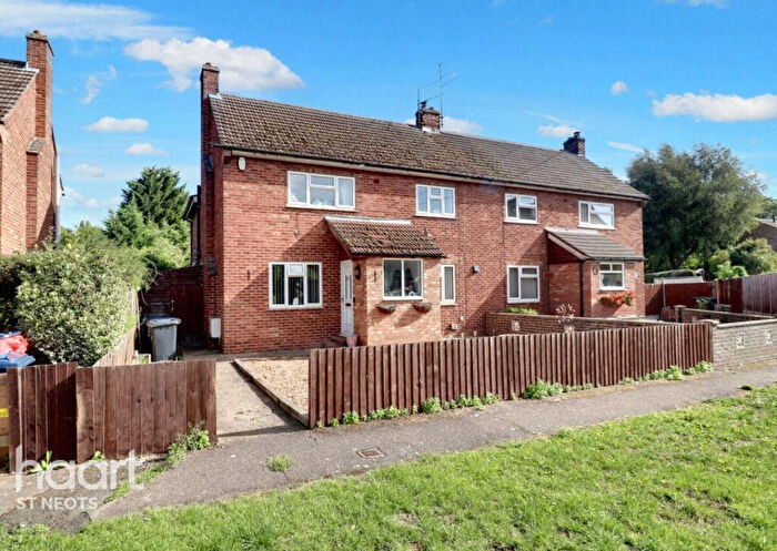 3 Bedroom Semi-Detached House For Sale In Fox Grove, Godmanchester, PE29