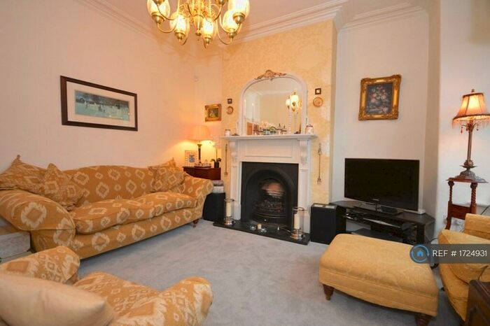 4 Bedroom End Of Terrace House To Rent In Nethergreen Road, Sheffield, S11