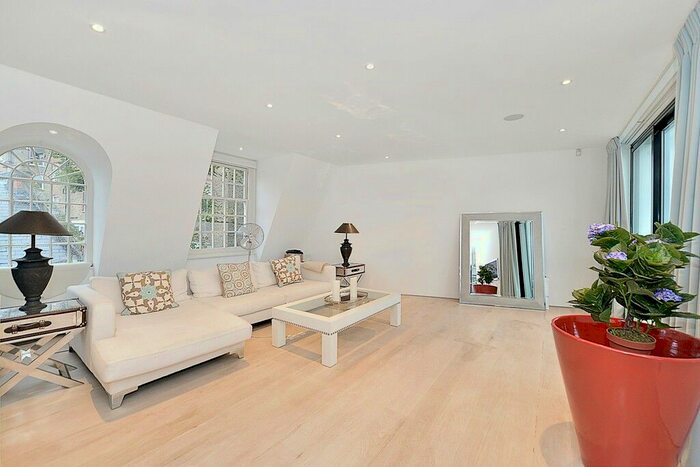 3 Bedroom Property To Rent In Hesper Mews, Earls Court, SW5